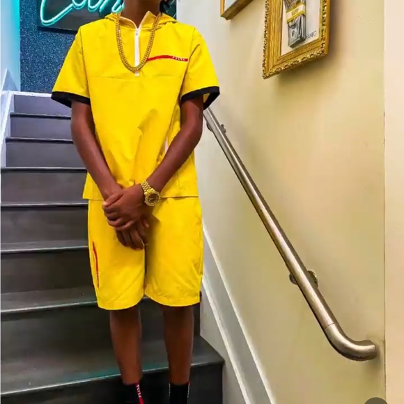 💛⭐️ Super Stylish Yellow Shorts 💛⭐️ - Picture 4 of 12